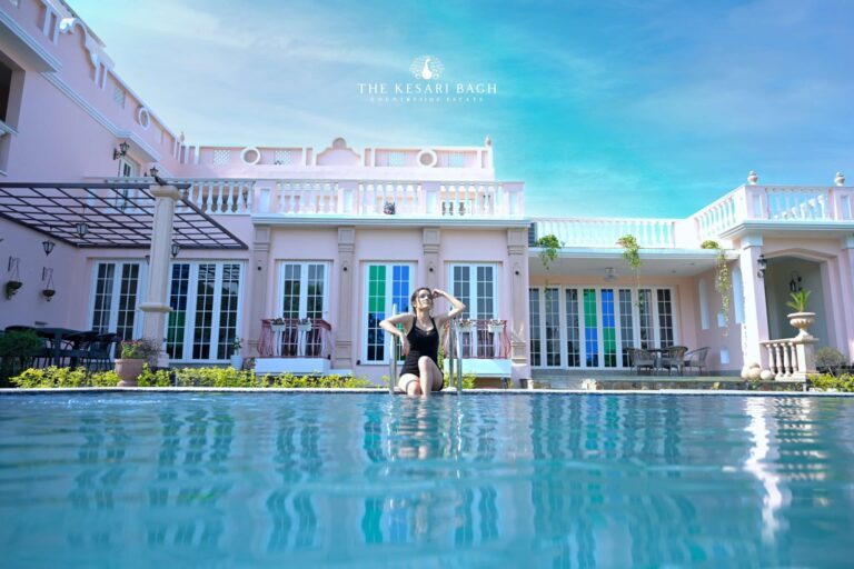 Lavish Swimming Pool