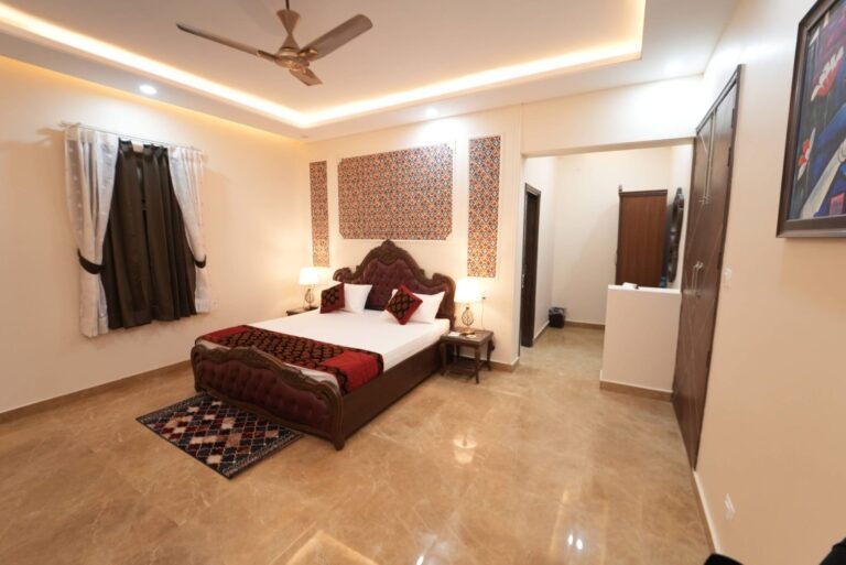 LUXURY ARAVALLI FACING POOL VIEW ROOM
